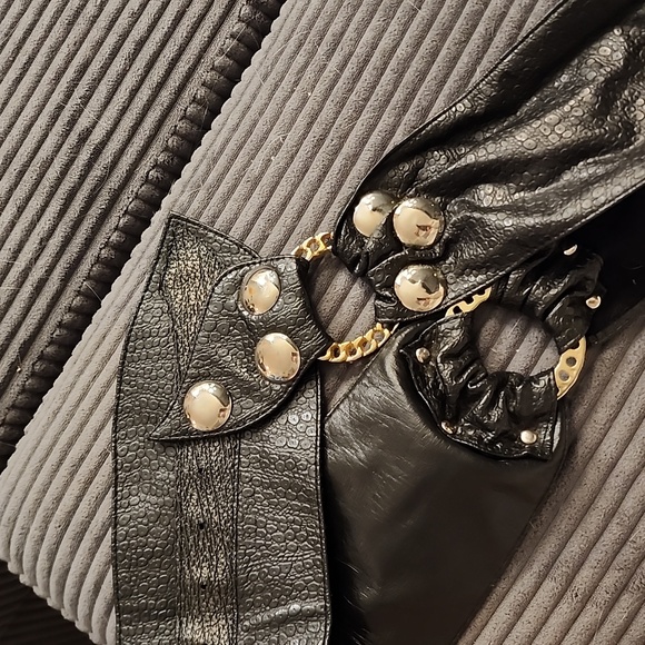 Embossed 80s belt med 30" adjustable - Picture 2 of 3